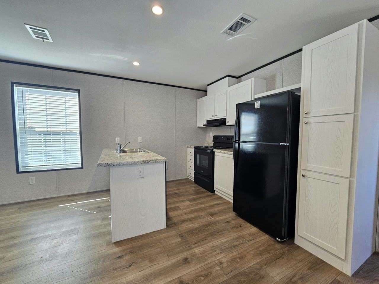 549 Suwanee Dr #2143 - Photo 3 of 11