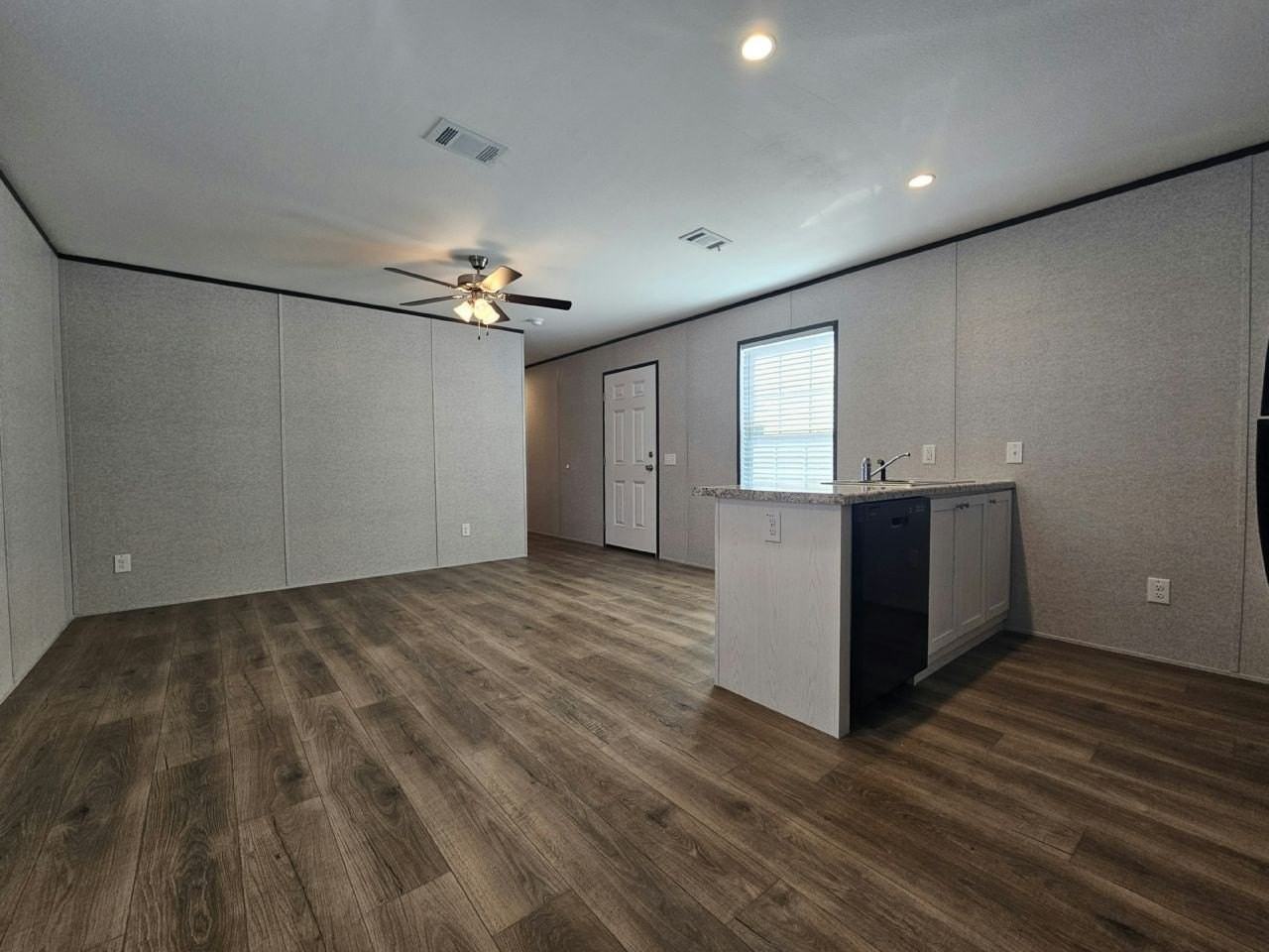 549 Suwanee Dr #2143 - Photo 4 of 11