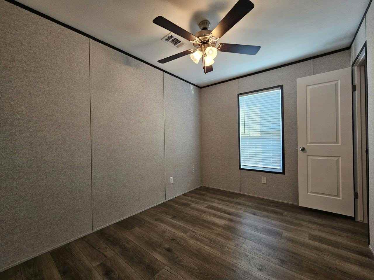 527 Suwanee Dr #2027 - Photo 4 of 10