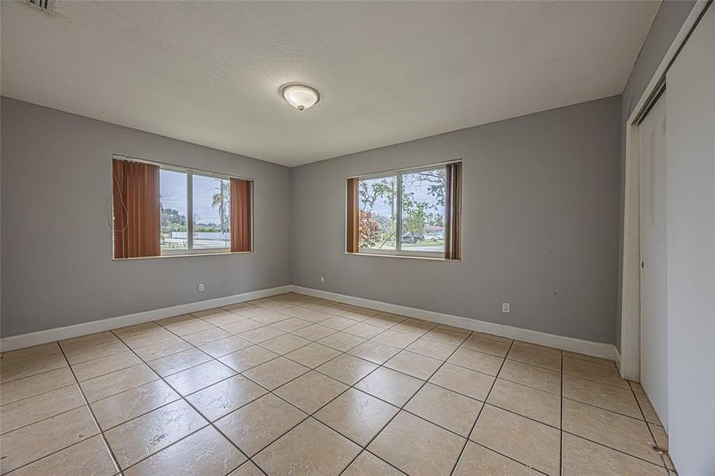 5602 Jefferson St - Photo 4 of 18