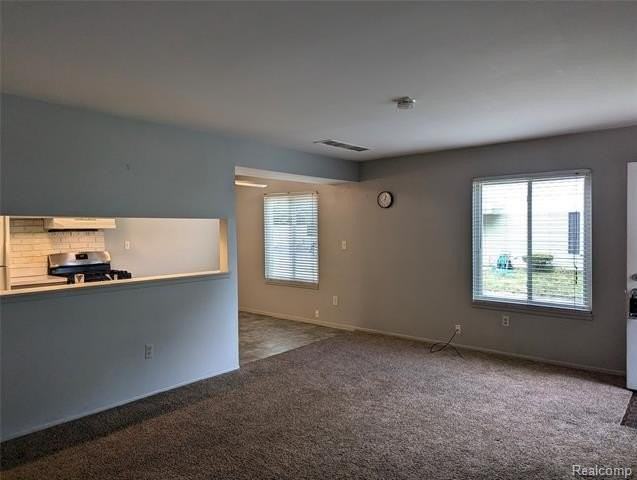 38030 Greenwood St - Photo 6 of 36