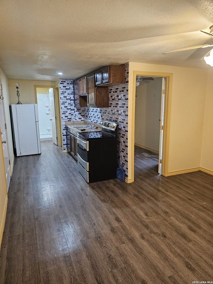 1005 Center St Unit 2 #2 - Photo 5 of 10