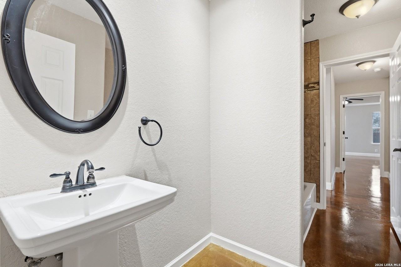 1718 Guilford Ct - Photo 5 of 20