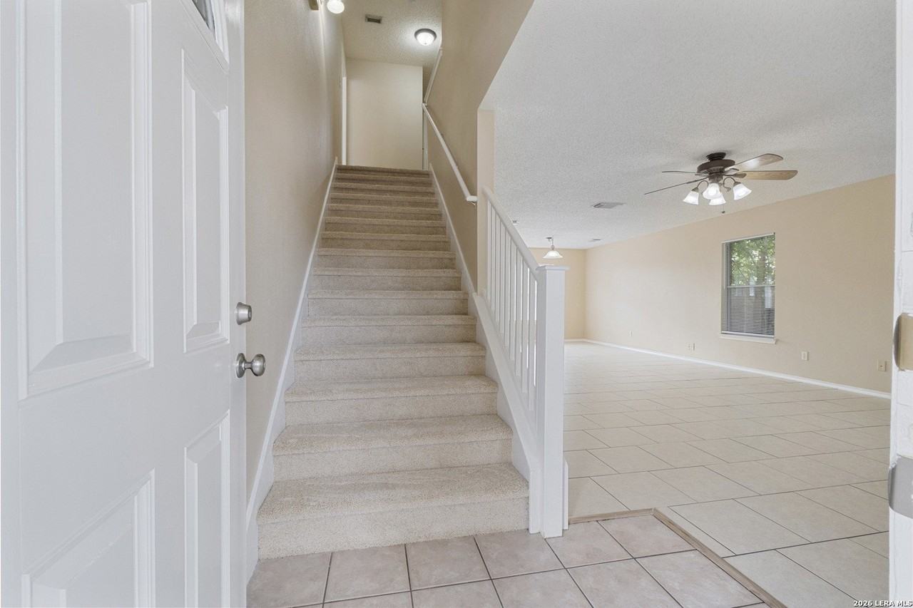 1555 Jasmine - Photo 4 of 31