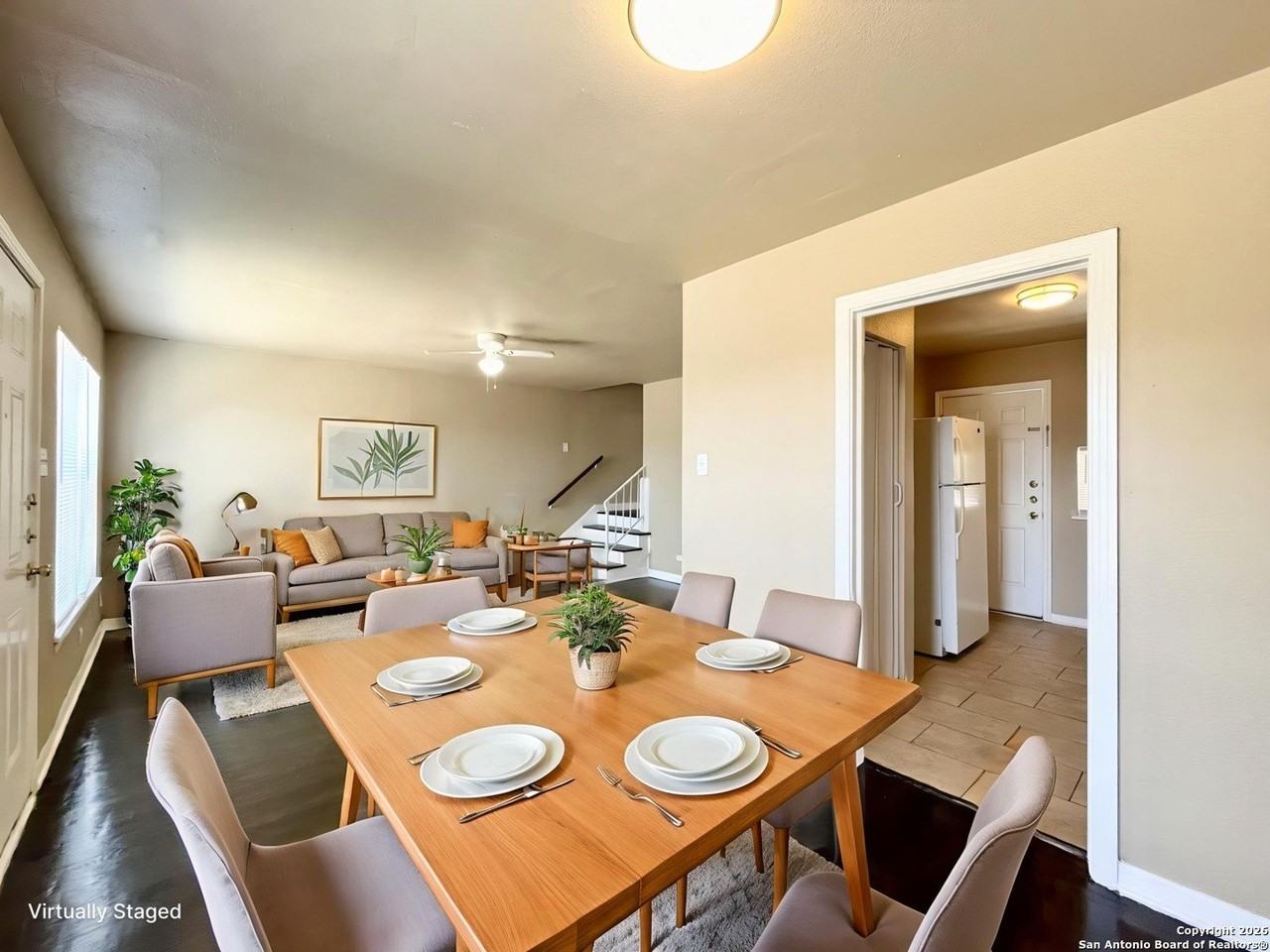 245 Deerwood Dr - Photo 4 of 32