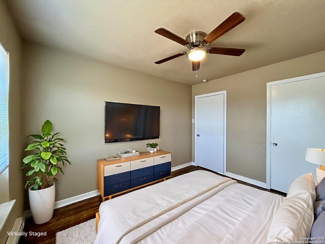 245 Deerwood Dr - Photo 5 of 32