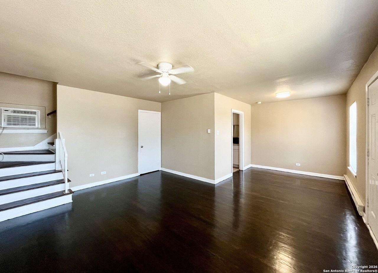 245 Deerwood Dr - Photo 7 of 32