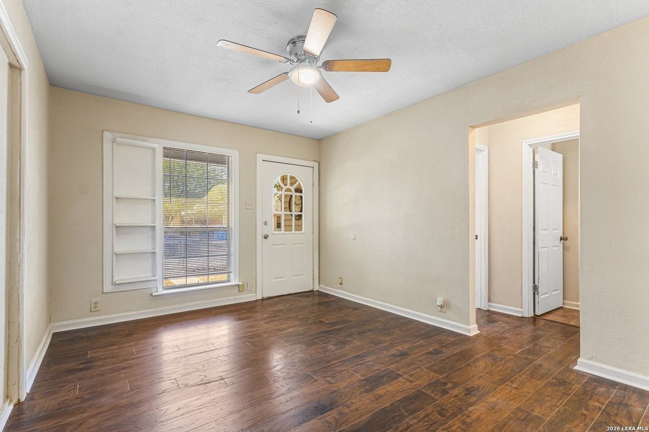 1119 Fenfield Ave - Photo 2 of 8