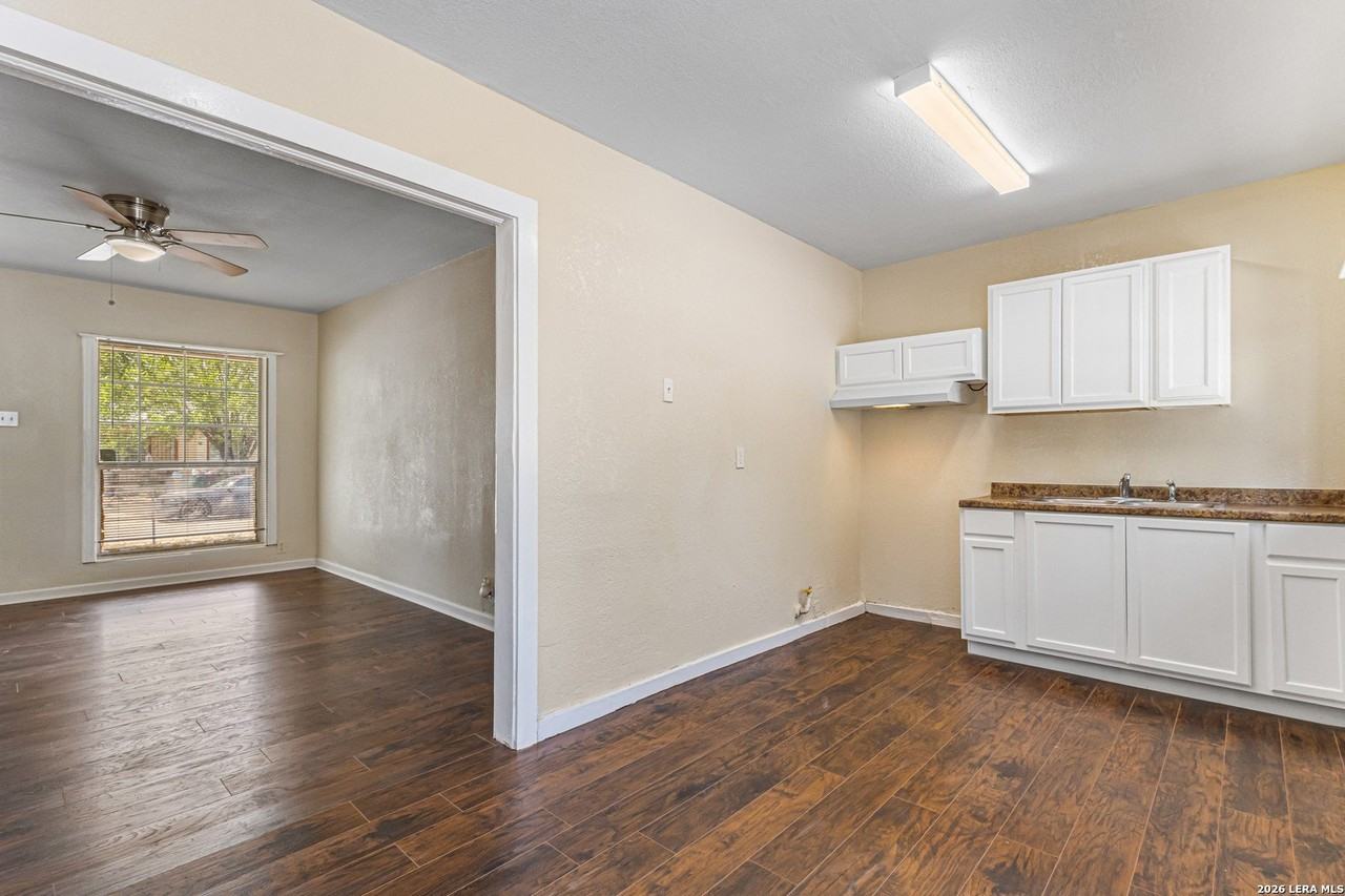 1117 Fenfield Ave - Photo 2 of 7