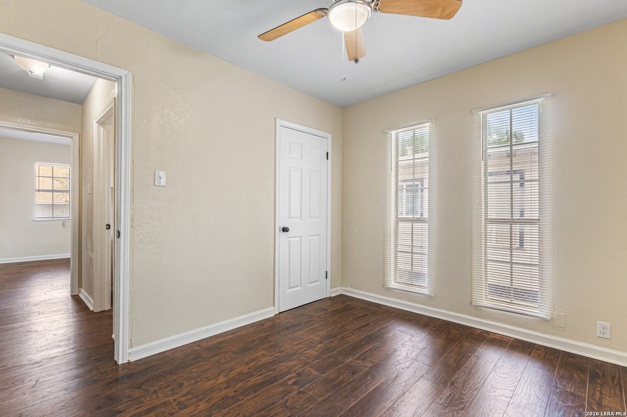 1117 Fenfield Ave - Photo 4 of 7