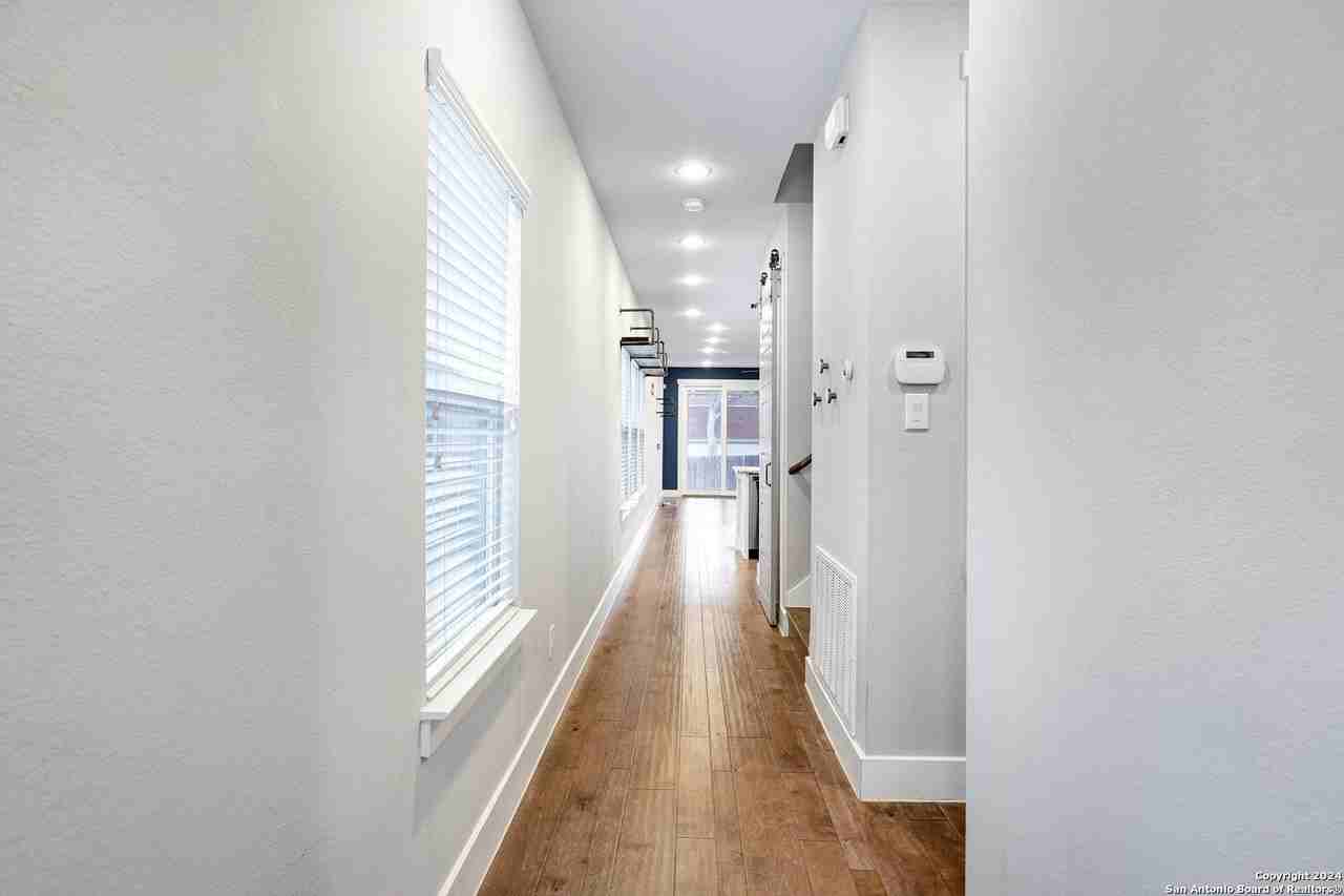 507 Elmhurst Ave - Photo 3 of 29