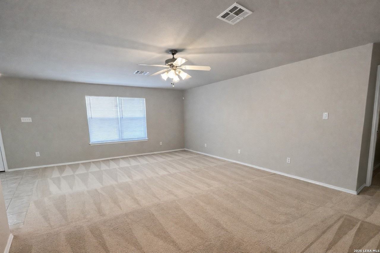 5015 Fountain Hl - Photo 4 of 17