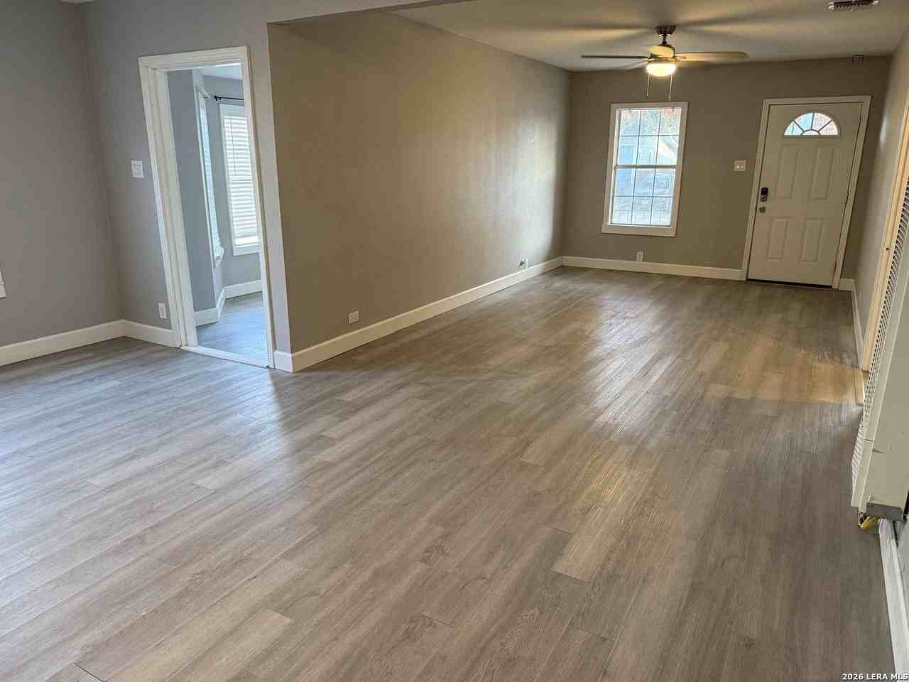 1345 W Hollywood Ave - Photo 5 of 24