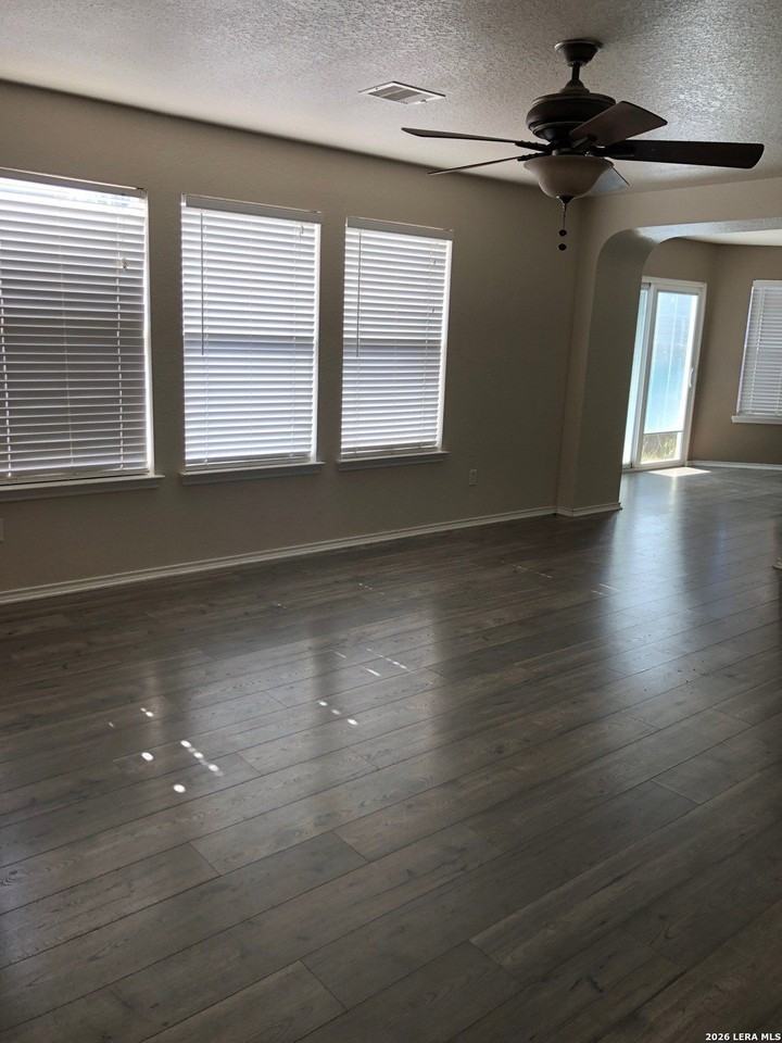 8755 Sunview Park - Photo 5 of 16