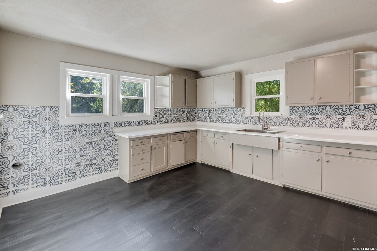 222 Belmont - Photo 5 of 13