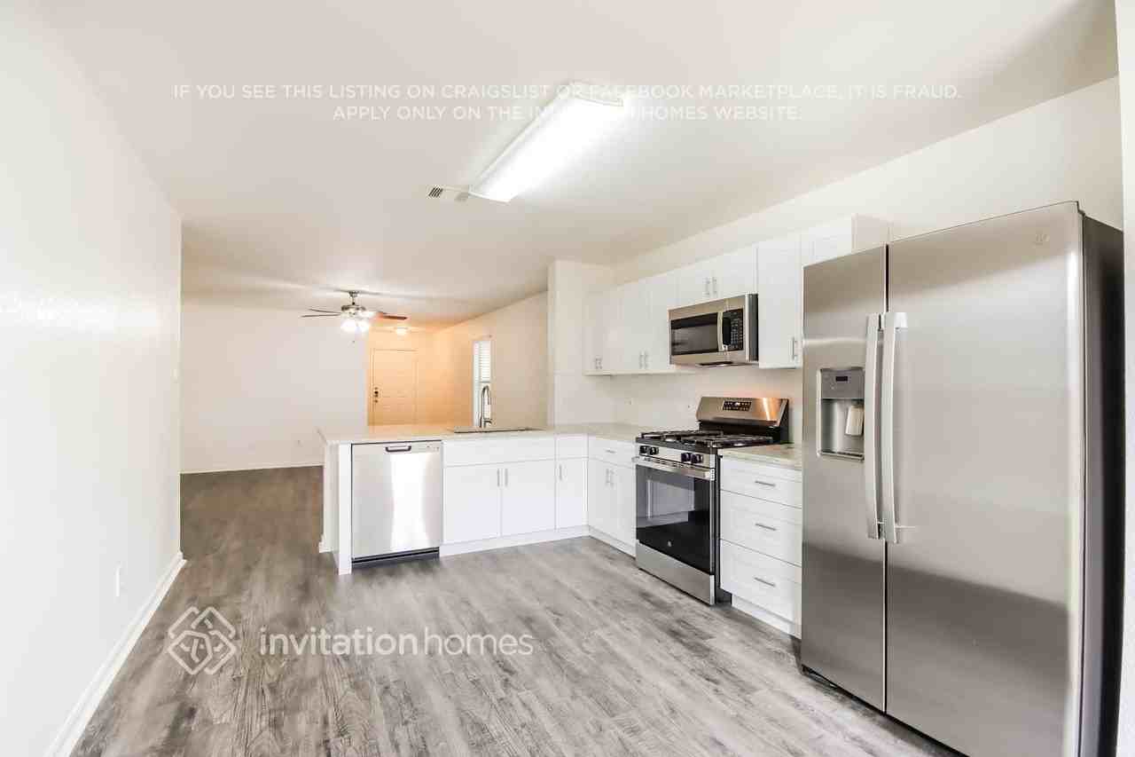 8146 Chancewood Ln - Photo 7 of 17