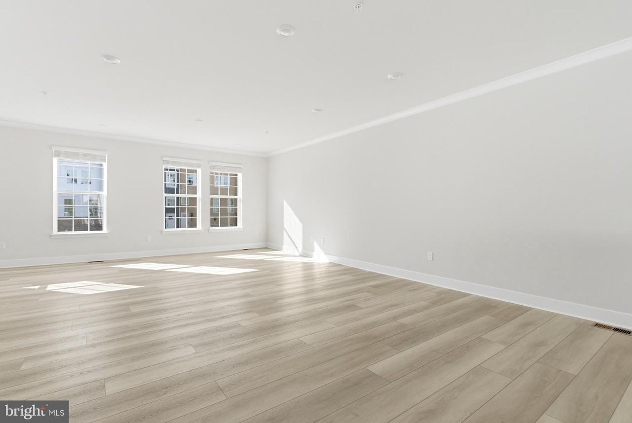 1715 Watercrossing Rd - Photo 4 of 36