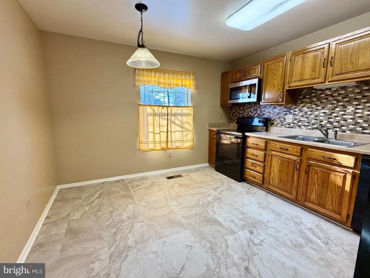 7 Cross Falls Cir - Photo 2 of 19