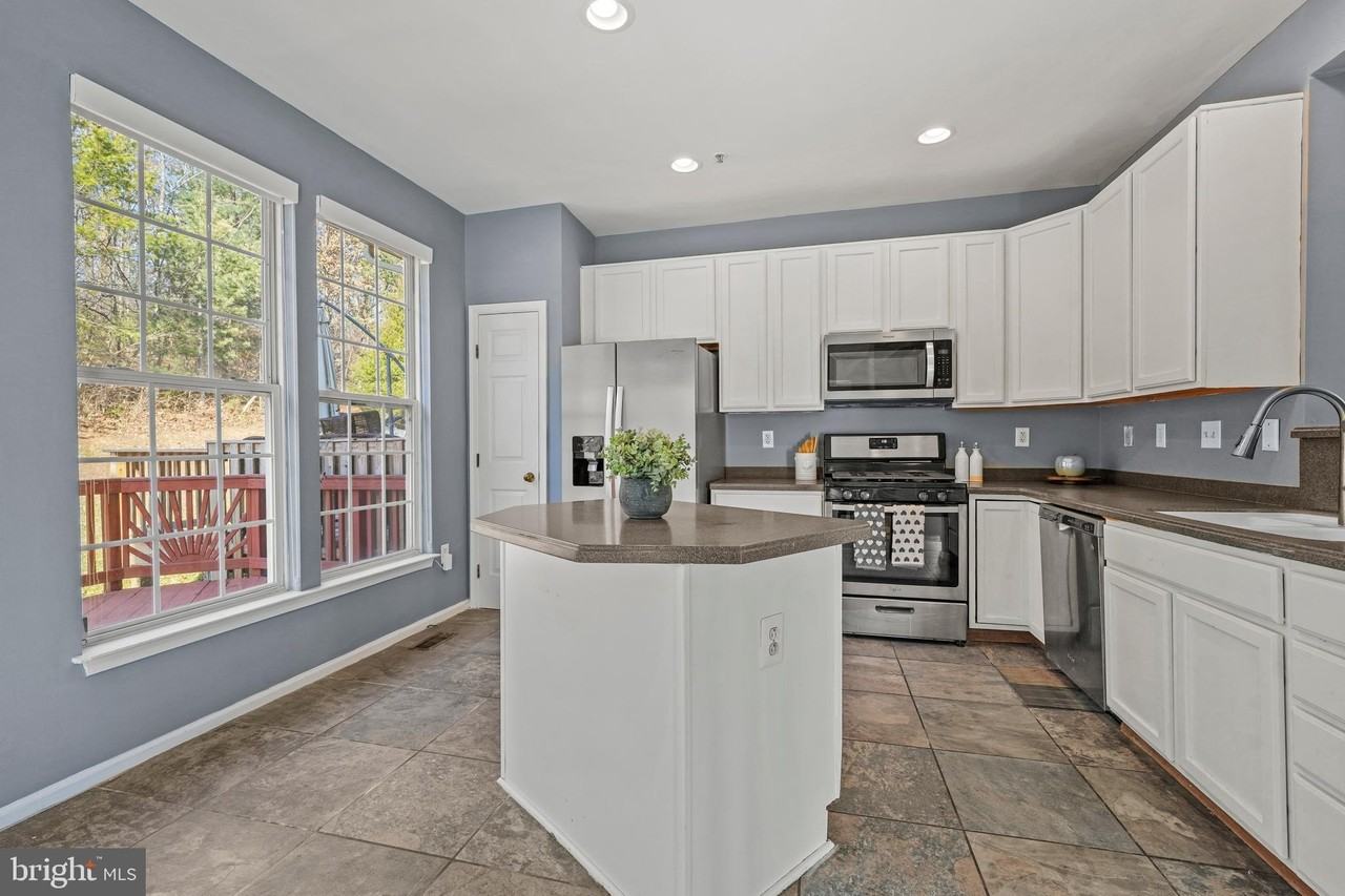 4012 Meadow Trail Ln - Photo 3 of 34