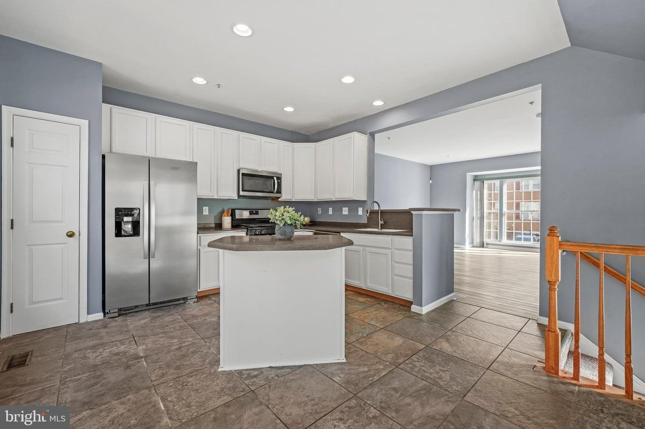 4012 Meadow Trail Ln - Photo 4 of 34