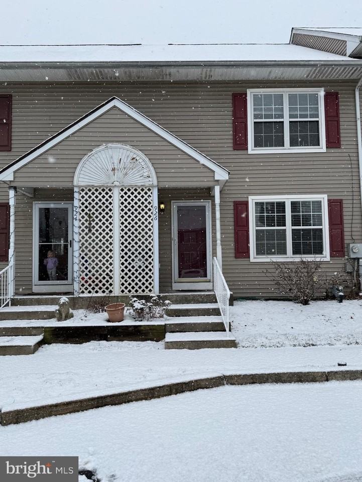 926 Woodlawn Ave - Photo 2 of 26