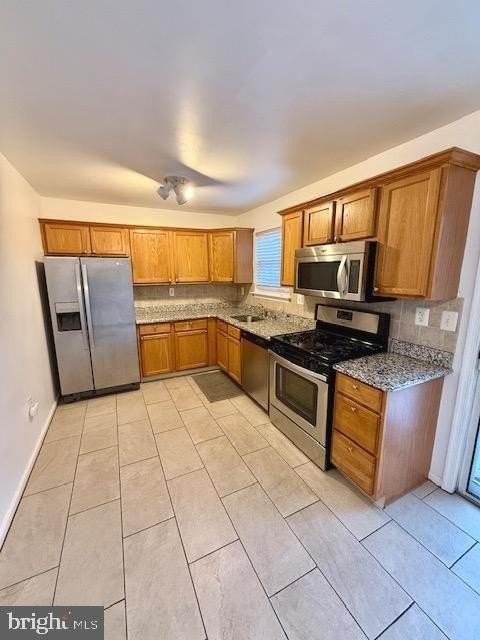 926 Woodlawn Ave - Photo 7 of 26