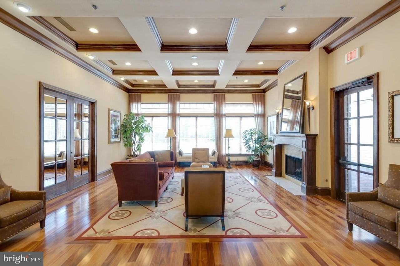 12900 Centre Park Cir - Photo 3 of 20