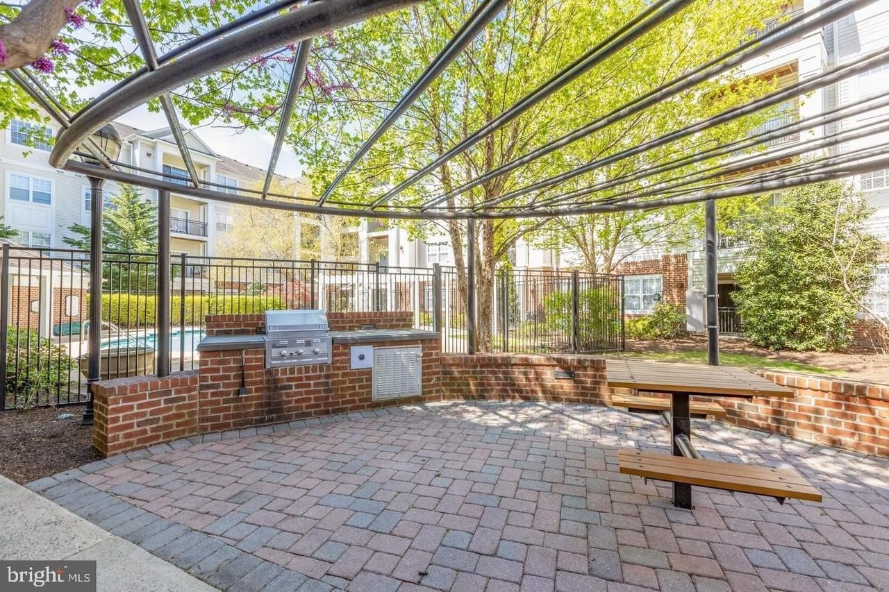 12900 Centre Park Cir - Photo 5 of 20