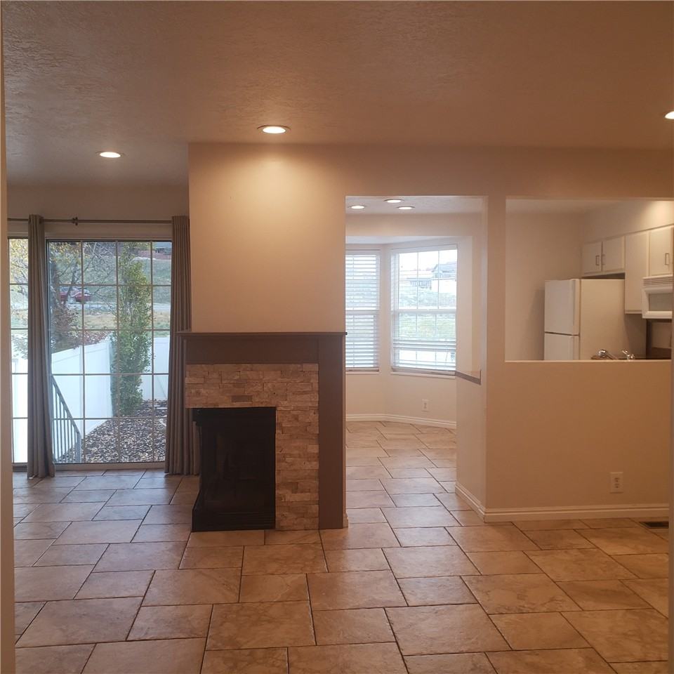 883 W New Hampton Dr - Photo 4 of 24