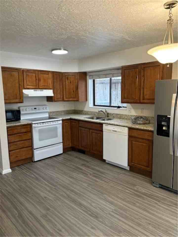 2740 S Imperial St - Photo 3 of 16