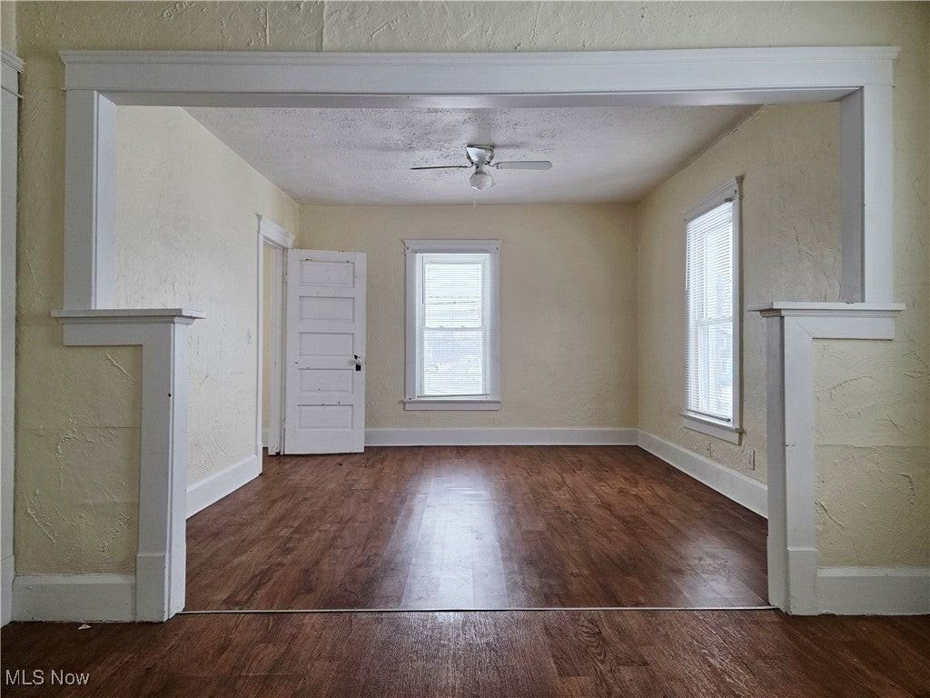 110 Bell Ave - Photo 4 of 14