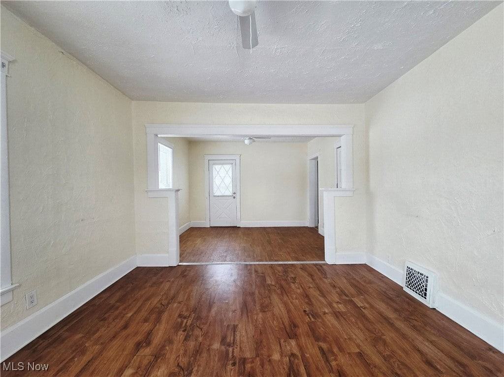 110 Bell Ave - Photo 6 of 14