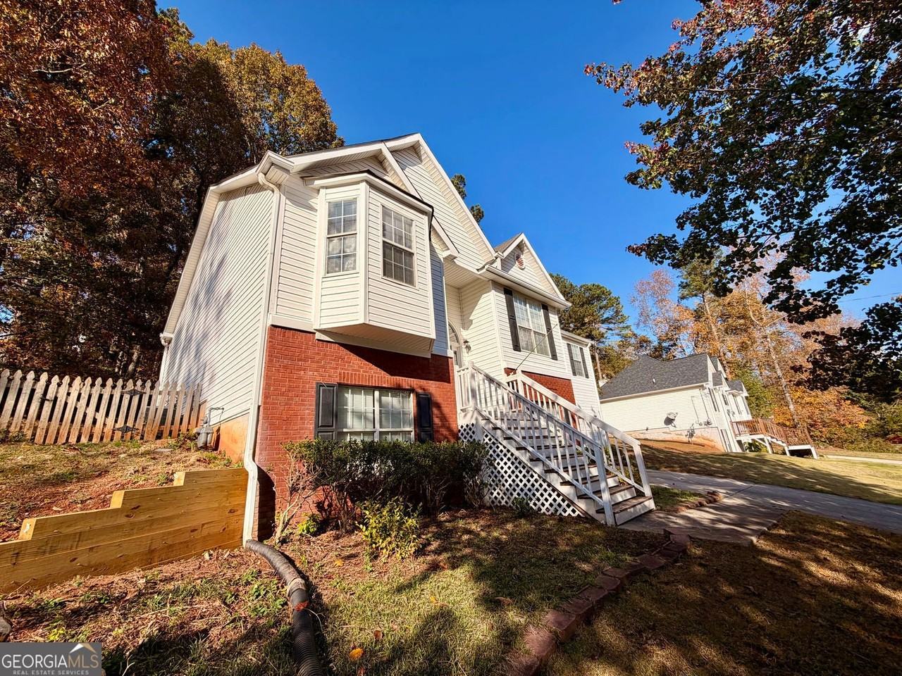 604 Victorian Cir - Photo 2 of 26