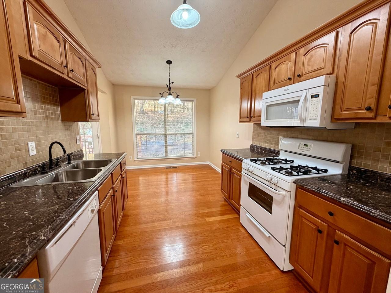 604 Victorian Cir - Photo 6 of 26