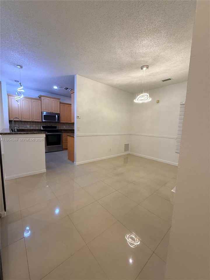 2358 Sw 177th Ave - Photo 4 of 25