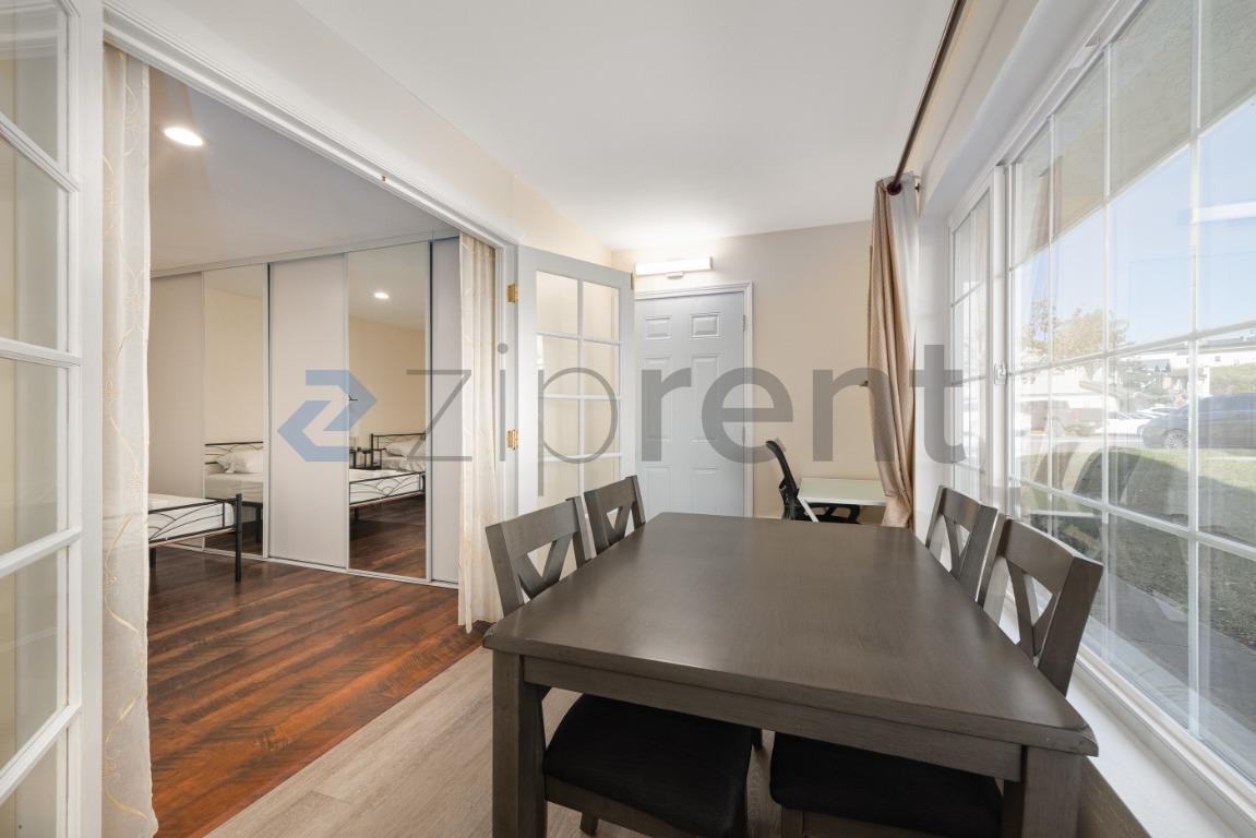 2404 Manzana Way - Photo 2 of 10