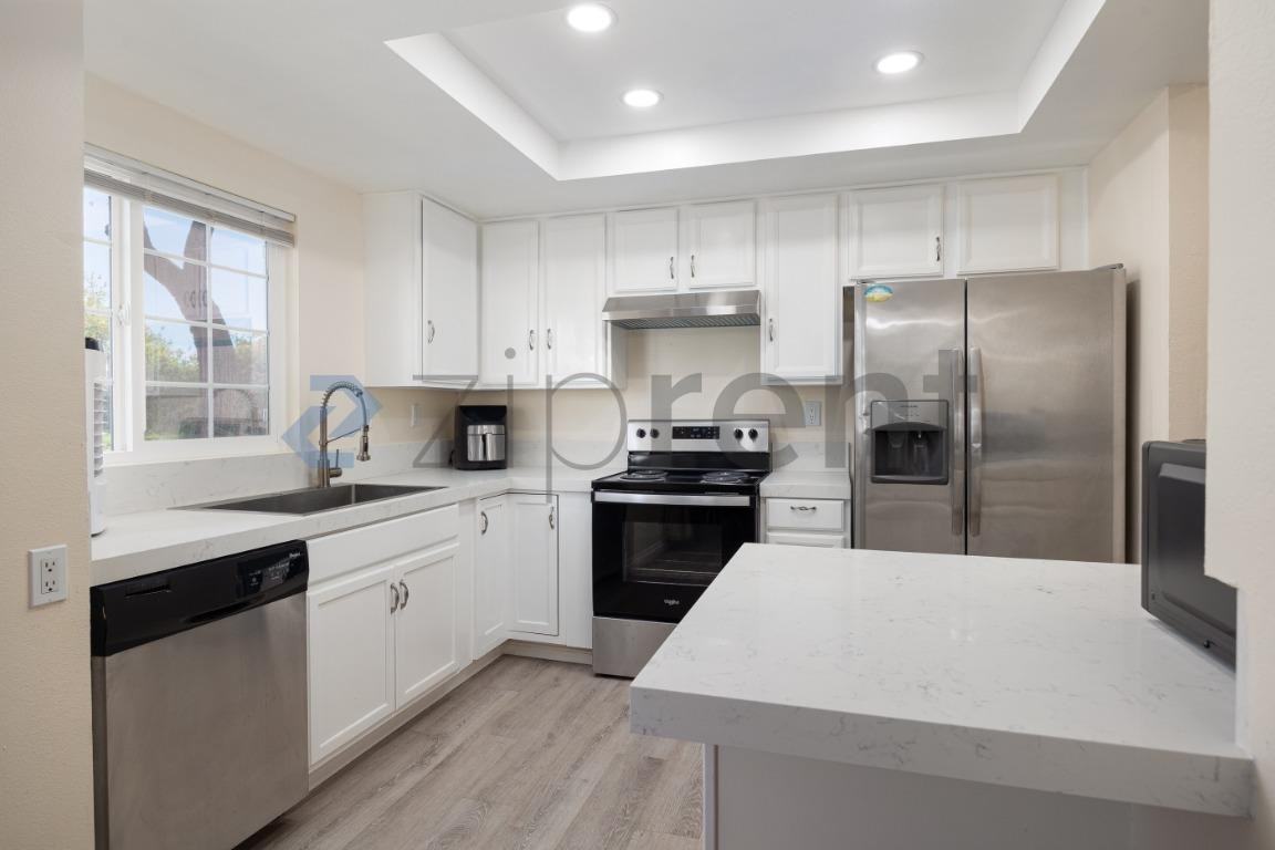 2404 Manzana Way - Photo 5 of 10