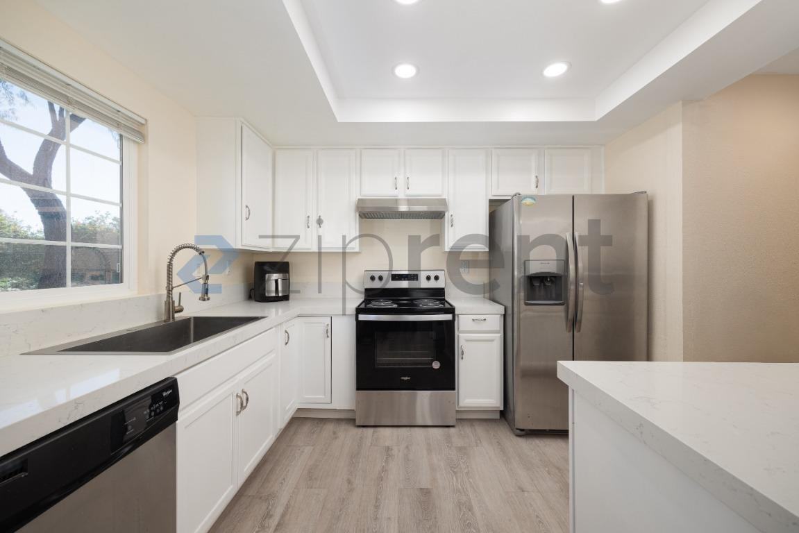 2404 Manzana Way - Photo 6 of 10