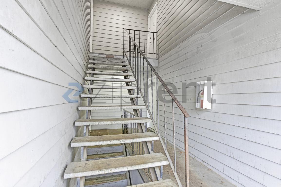 11036 Ne Wygant St #8 - Photo 3 of 16