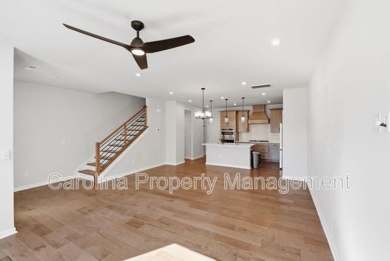 423 Vinroot Aly - Photo 2 of 39