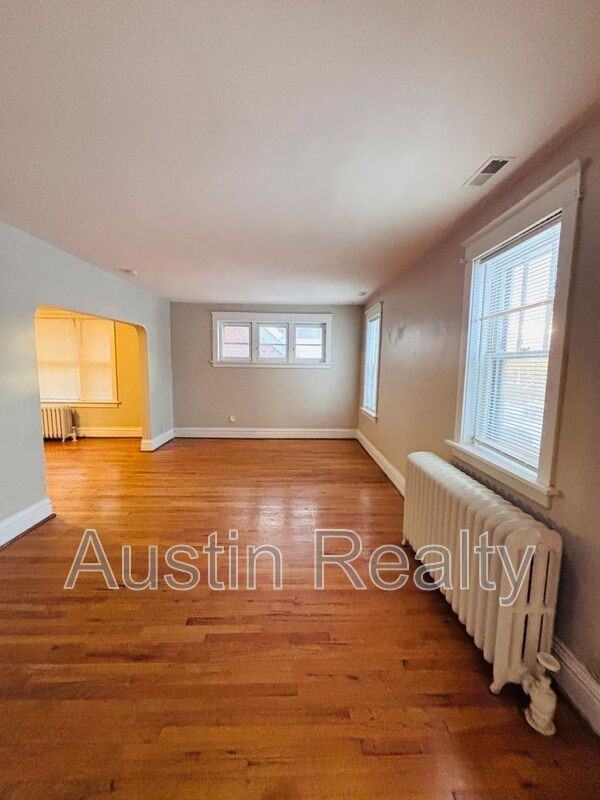 1132 Ralph Ter #2F - Photo 4 of 11