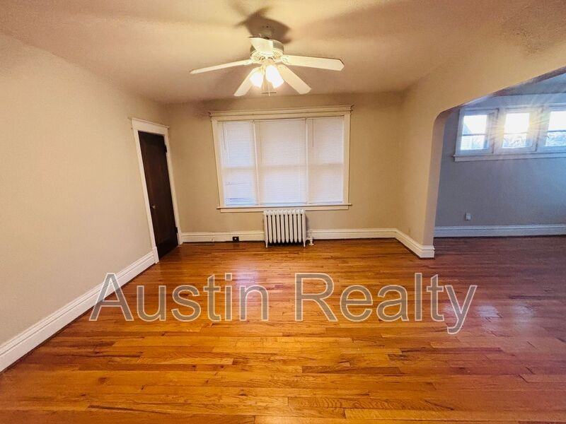 1132 Ralph Ter #2F - Photo 5 of 11