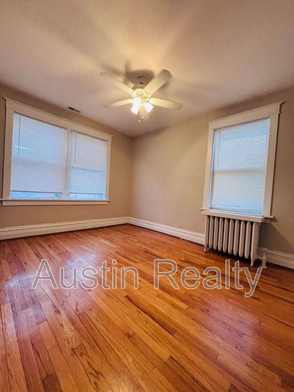 1132 Ralph Ter #2F - Photo 7 of 11