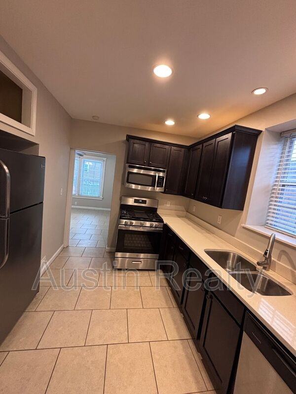 7766 Gissler Ave #1F - Photo 3 of 11