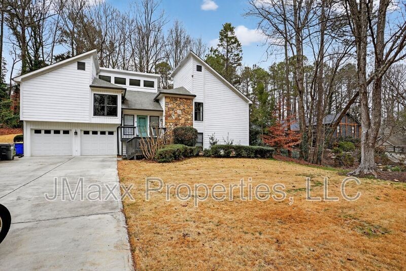 3445 Johnson Ferry Rd Ne - Photo 2 of 30