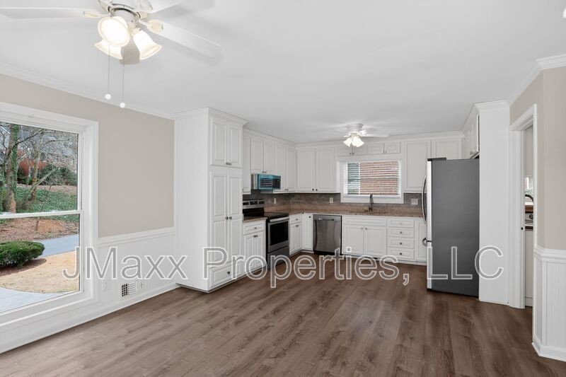 3445 Johnson Ferry Rd Ne - Photo 4 of 30