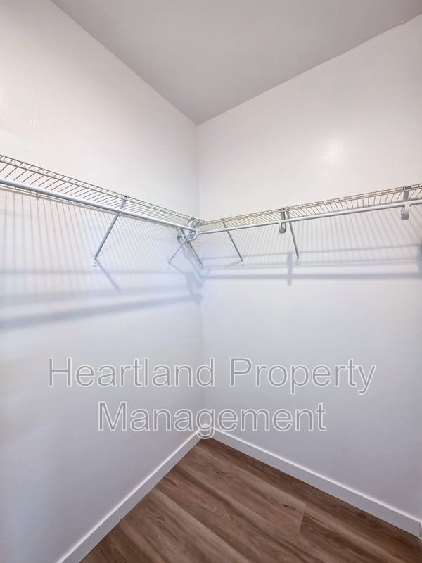 690 N Grape St #B - Photo 6 of 14