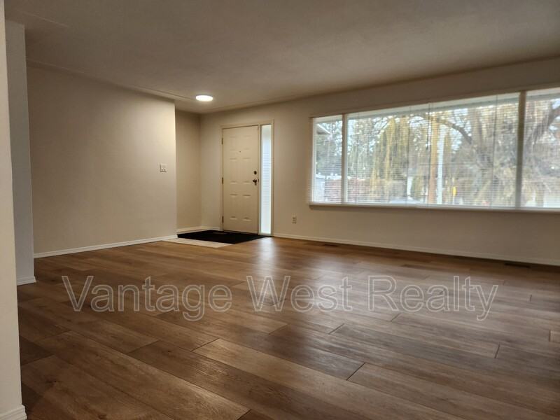 679 Mcclure Rd - Photo 3 of 22