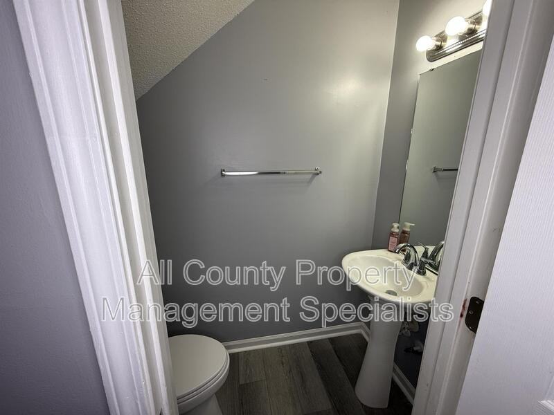 211 Curvewood Rd - Photo 6 of 14