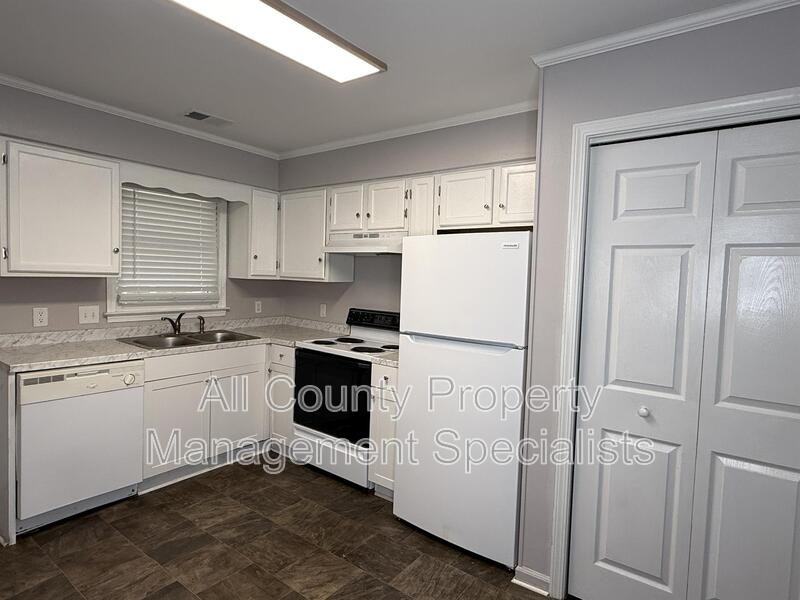 1908 Greenoaks Rd #B - Photo 4 of 10